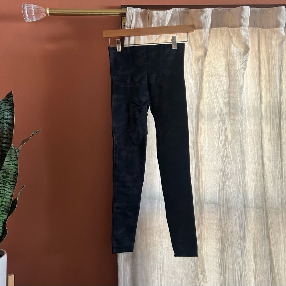SPANX Camouflage Camo Seamless Leggings High Waisted Black Gray Athletic Size S - Picture 2 of 5